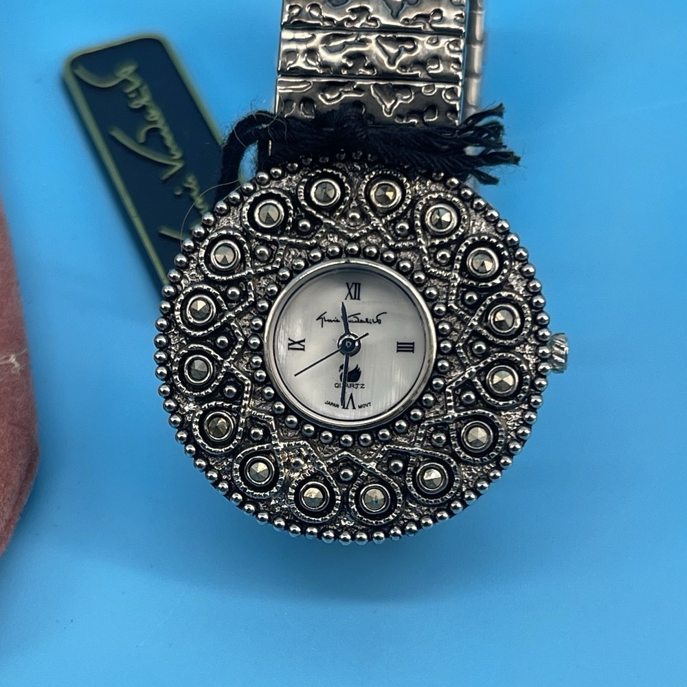 VTG Gloria Vanderbilt V3735 Women's Stainless Steel Quartz Watch